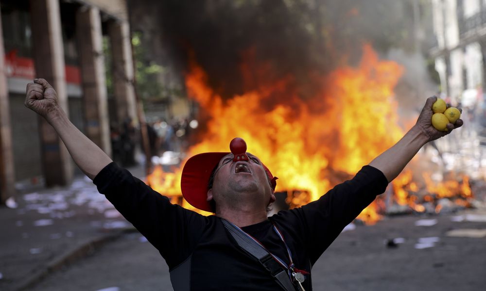 Μοναδική στιγμή στην Χιλή: Σοπράνο «σπάει» την επιβεβλημένη από το στρατό σιγή (Video) - Media