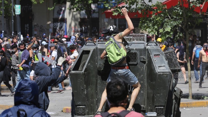 Χιλή: Παραμένει στους δρόμους ο λαός - Έρευνα του ΟΗΕ για παραβιάσεις ανθρωπίνων δικαιωμάτων - Media