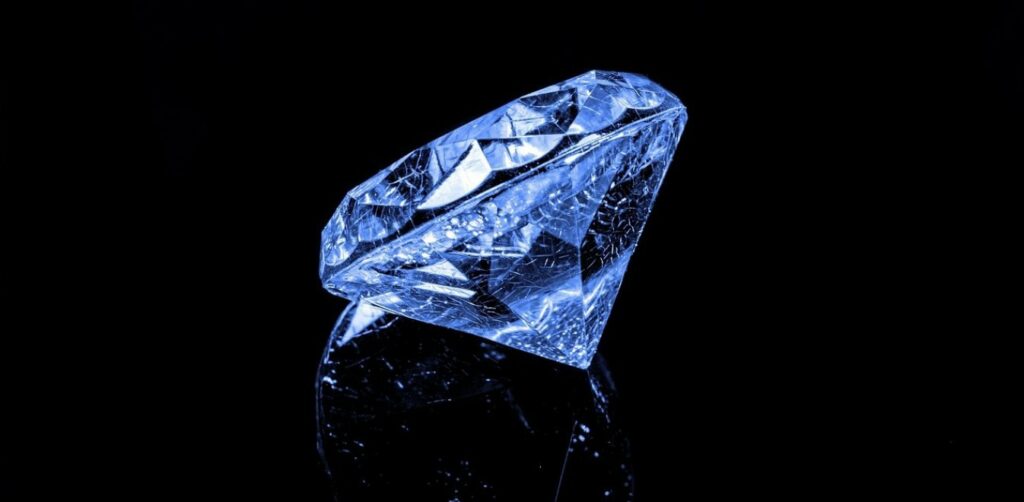 Χολιγουντιανή ληστεία στον Βόλο: Άφαντο το μπλε διαμάντι αξίας 500.000 ευρώ - Media
