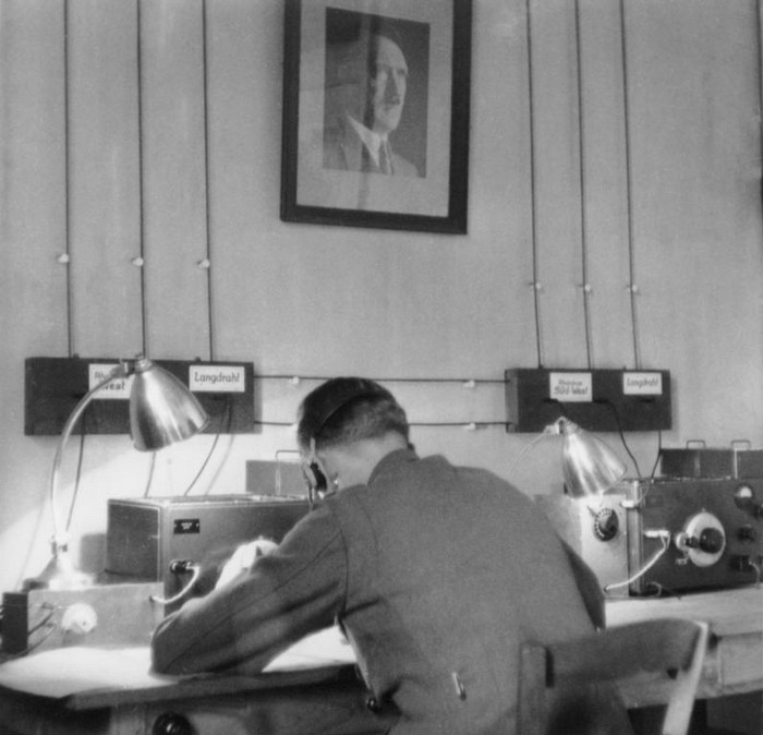 Οι δωσίλογοι των ερτζιανών: Ποιοι ήταν οι προπαγανδιστές του ραδιοφώνου των ναζί την περίοδο της κατοχής  - Media