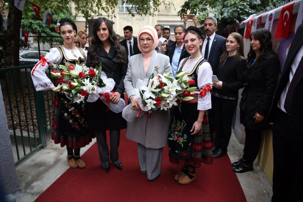 Nταήδες σωματοφύλακες έκαναν «ροντέο» την επίσκεψη της Εμινέ Ερντογάν στο Βελιγράδι - Media