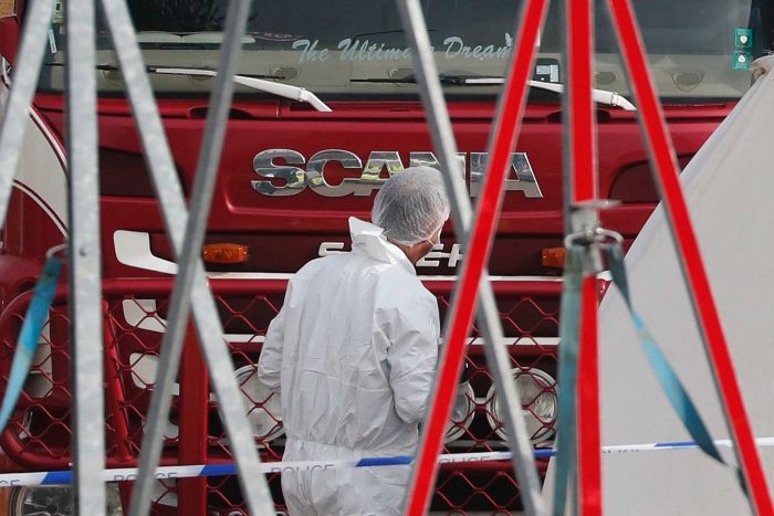 Θρίλερ χωρίς τέλος με τους 39 νεκρούς στο φορτηγό: Δεν επιβεβαιώνεται επίσημα η ταυτότητα των 39 θυμάτων  - Media