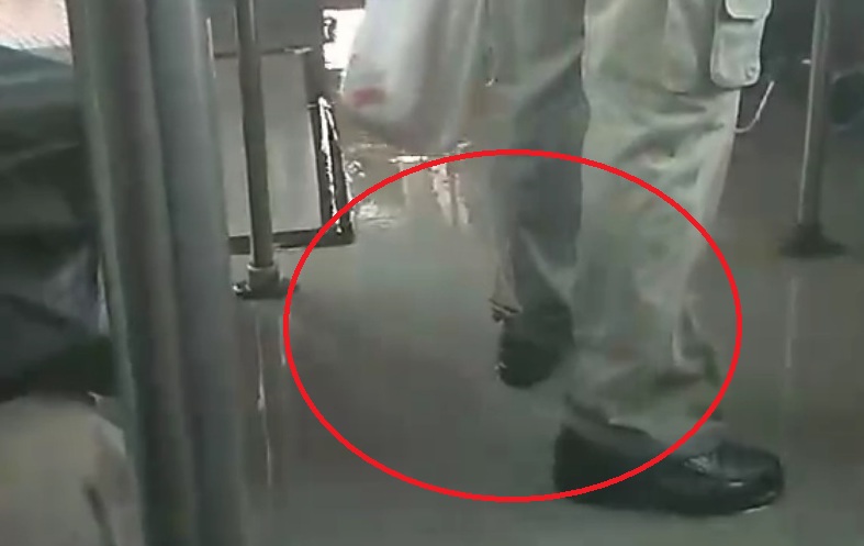 Απίστευτο: Πλημμύρισε λεωφορείο του ΟΑΣΑ - «Λίμνη» ο χώρος τον επιβατών (Video) - Media