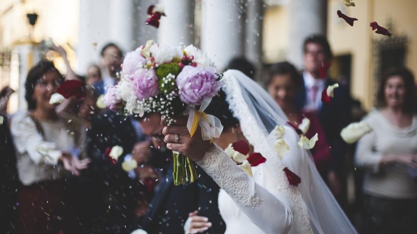 Ούτε οι γάμοι γλιτώνουν από το νέο ωράριο: Θα «σχολάνε» στις 12.00 - Media
