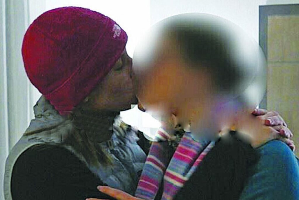 ΗΠΑ: Νεαρή γερουσιαστής σε «ερωτικό τρίγωνο» με 22χρονη και τον σύζυγό της (Photo) - Media