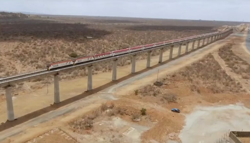 Η Κίνα «έριξε» 1,5 δισ. σε σιδηρόδρομο της Κένυας και ιδού το αποτέλεσμα (Video) - Media