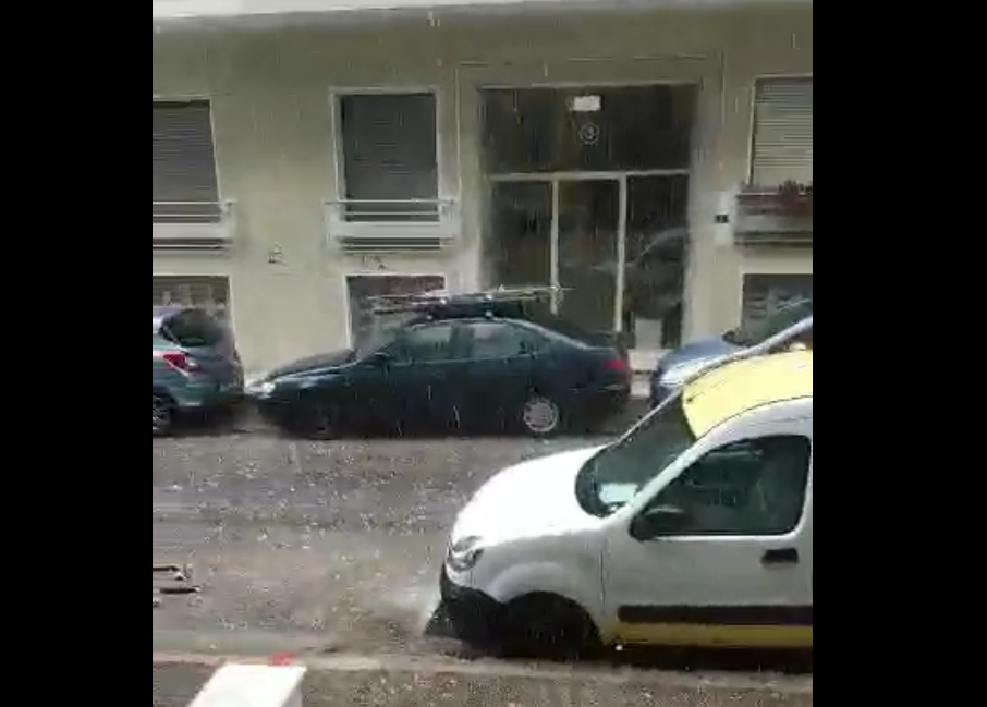 Χαλάζι σε μέγεθος καρυδιού στο κέντρο της Αθήνας (Video) - Media