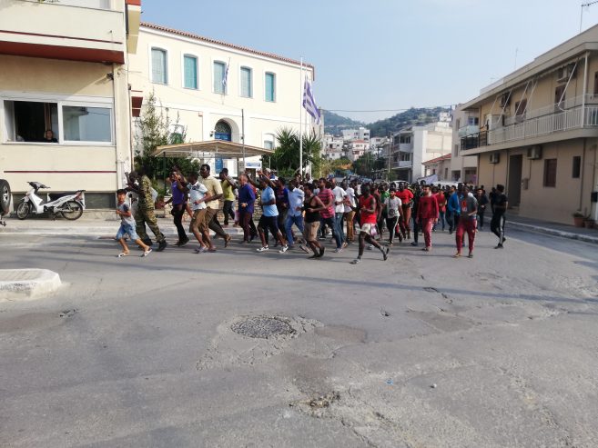 «Ελευθερία»: Συγκέντρωση διαμαρτυρίας προσφύγων στη Σάμο - Ζητούν να φύγουν από το νησί - Media
