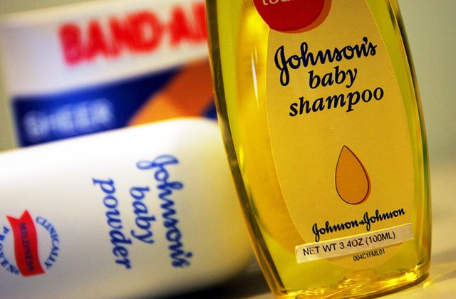 Johnson & Johnson: Δεν βρέθηκαν ίχνη αμίαντου σε νέες εξετάσεις παιδικής πούδρας - Media