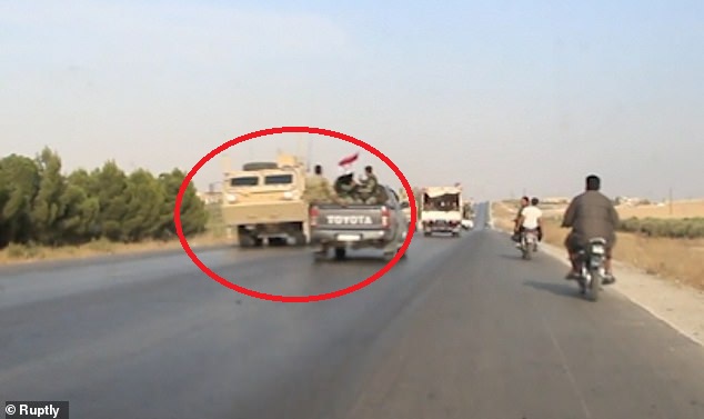 Μια εικόνα χίλιες λέξεις στο Κομπάνι: Οι Αμερικανοί φεύγουν, οι στρατιώτες του Άσαντ έρχονται! (Photos/Video) - Media