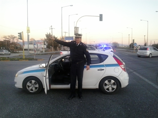 Λάρισα: Οδηγός «έφαγε»... αμερικάνικη κλήση από την Τροχαία (Photo) - Media