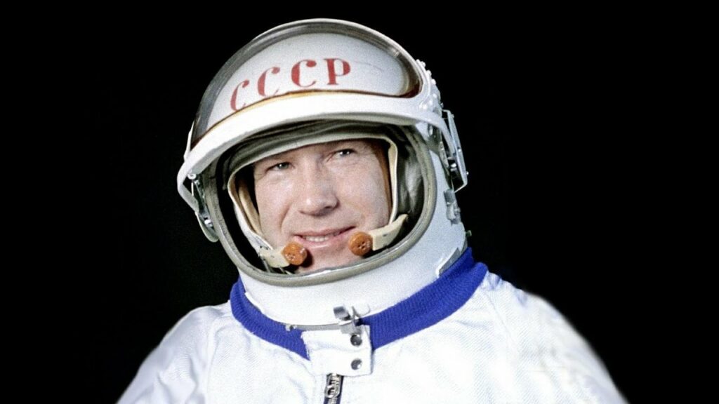 Πέθανε ο Αλεξέι Λεόνοφ, ο πρώτος άνθρωπος που... έκανε βόλτα στο διάστημα (Photo | Video) - Media