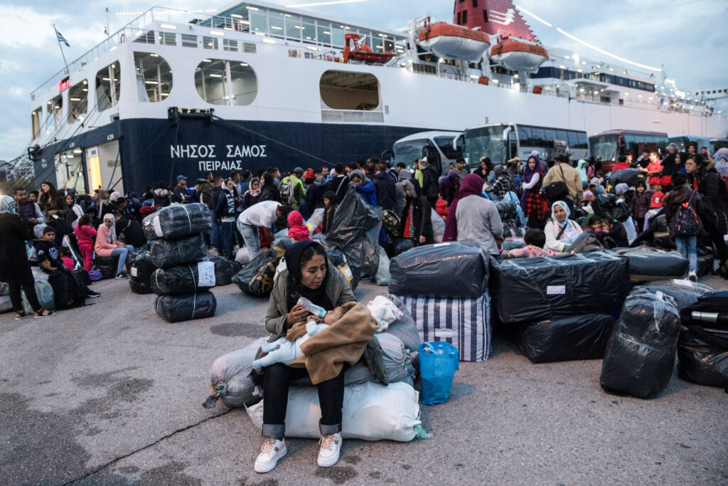 Στον Πειραιά άλλοι 58 πρόσφυγες από τέσσερα νησιά του Αιγαίου - Media