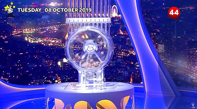 Μίλησε με την τύχη του: Έπαιξε ένα δελτίο τζόκερ 4 ευρώ και κέρδισε το τζακ ποτ των 170 εκατομμυρίων ευρώ (Photos/Video) - Media