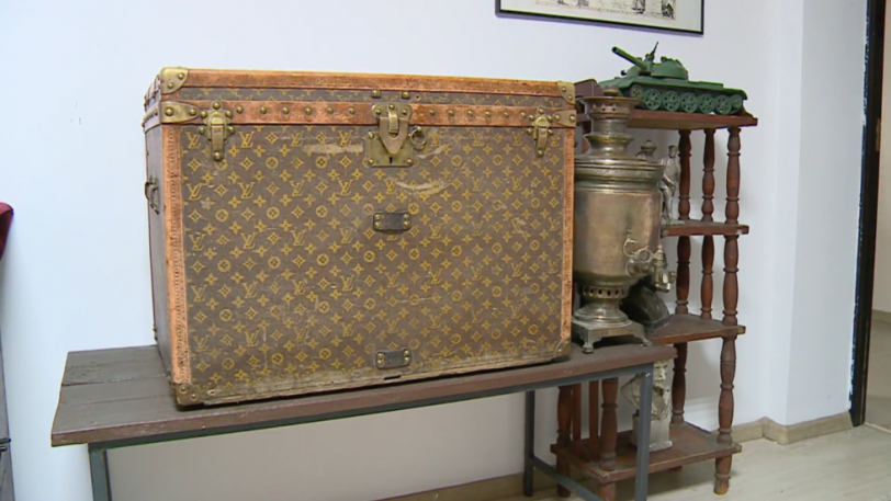 Συνταξιούχοι είχαν ένα μπαούλο Louis Vuitton του 1880, χωρίς να ξέρουν πόσο αξίζει! (Video) - Media