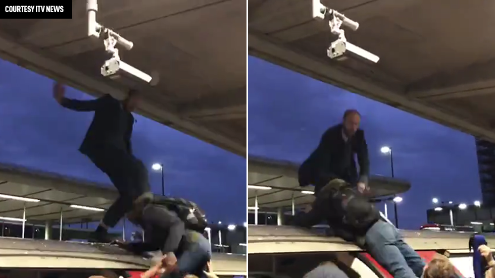 Οργισμένο πλήθος έδειρε άγρια διαδηλωτές στο μετρό γιατί σταμάτησαν τα τραίνα (video) - Media