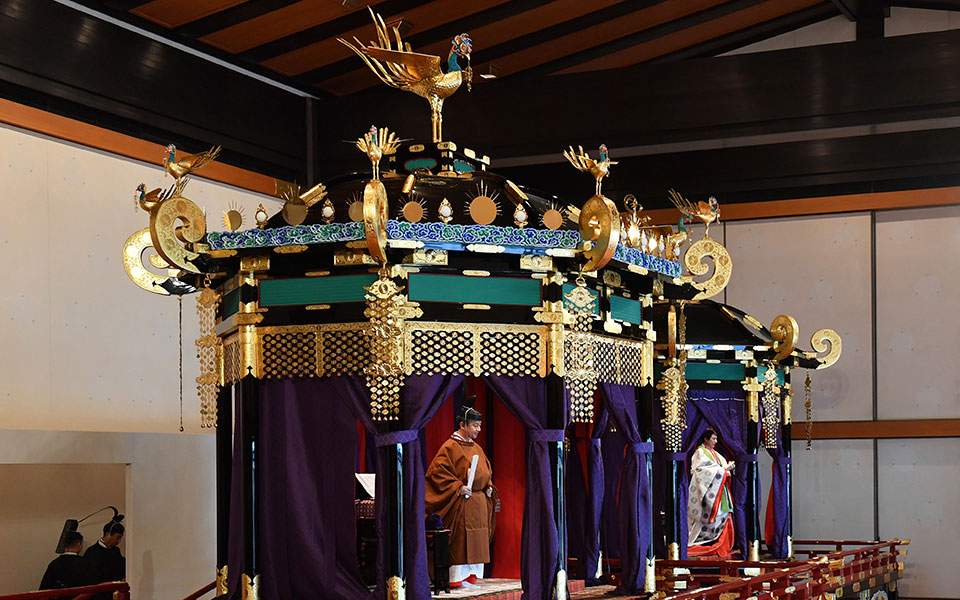 Ιαπωνία: Με αρχαίο τελετουργικό η ενθρόνιση του αυτοκράτορα Ναρουχίτο (Photos/Videos) - Media