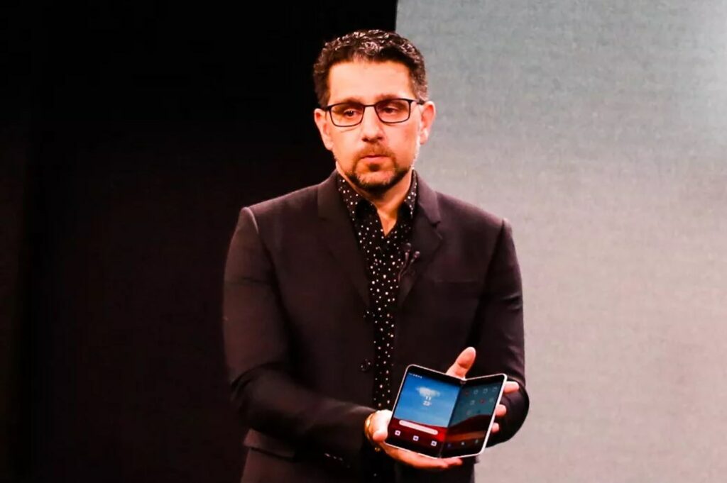 Η Μicrosoft επιστρέφει στην κινητή τηλεφωνία - Αλλά δεν θέλει να το λέμε «κινητό» - Media