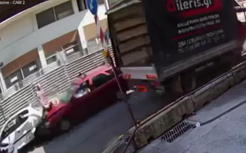 Σοκαριστικό βίντεο: ΙΧ παρασύρει και τραυματίζει γυναίκα στη Θεσσαλονίκη  - Media