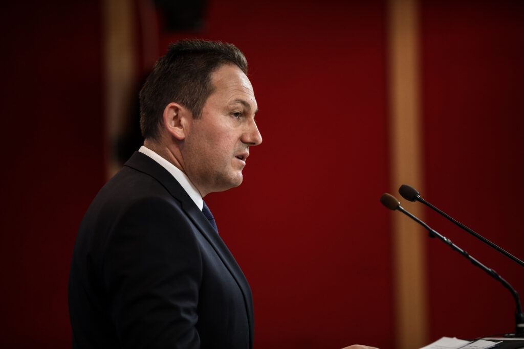 Μέτρα 1,2 δισ. ευρώ για την αναθέρμανση της οικονομίας και την κοινωνική στήριξη ανακοίνωσε ο Πέτσας - Media