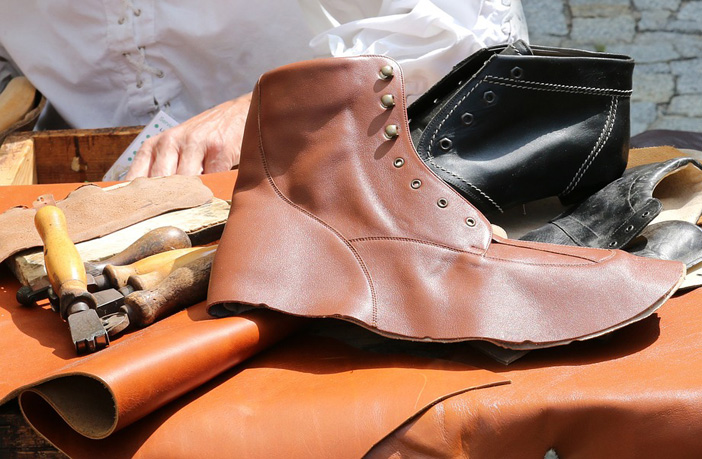 Λιβαδειά: Τσουχτερό πρόστιμο σε τσαγκάρη από εφοριακούς για... φιλοδώρημα ενός ευρώ (Video) - Media