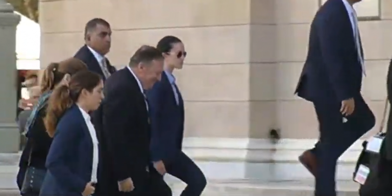 Στη μητρόπολη Αθηνών ο Μάικ Πομπέο μαζί με τη σύζυγό του  - Δρακόντεια μέτρα ασφαλείας - Media