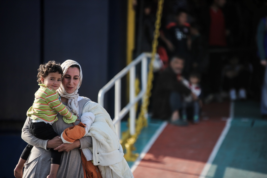 Πώς θα μετακινηθούν οι πρόσφυγες από τα νησιά - Το σχέδιο της κυβέρνησης για την «αποσυμφόρηση» - Media