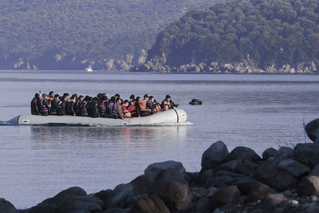 Διάσωση 400 μεταναστών και προσφύγων και συλλήψεις τριών διακινητών το τελευταίο 24ωρο - Media