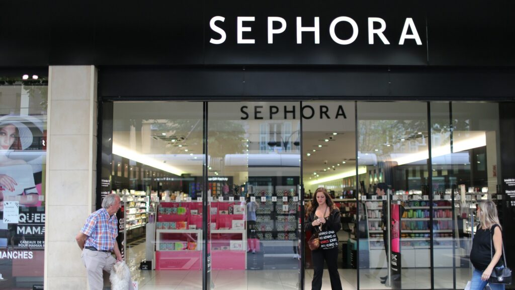 Καλλυντικά: Η Sephora στους μεγάλους κερδισμένους από την κατάρρευση της Folli Follie - Media