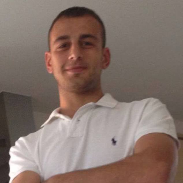 Τον έβαλαν φυλακή γιατί επιχείρησε να κάνει σεξ με έναν… σωρό από φύλλα στην άκρη του δρόμου (Photos) - Media