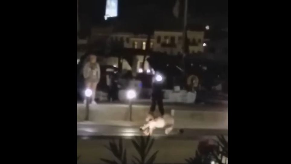 Το είδαν και αυτό τα ματάκια μας: Γυναίκα βγήκε από το κότερο και άρχισε να χορεύει αισθησιακά στη μέση του δρόμου (Video) - Media