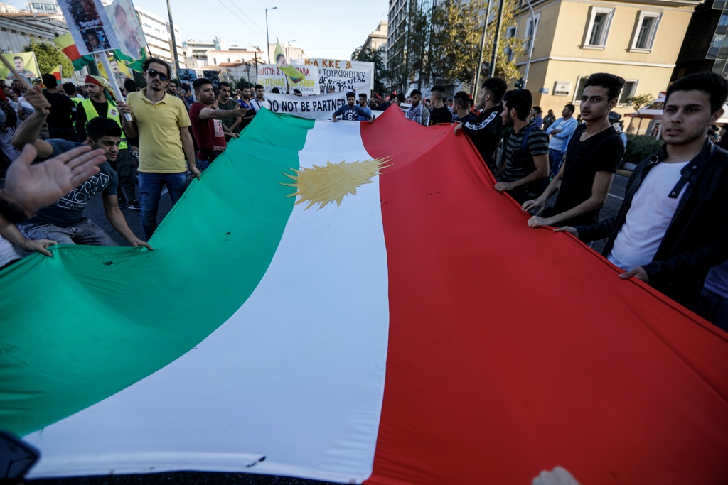 Πορεία των Κούρδων στο κέντρο της Αθήνας για την τουρκική εισβολή στη Συρία - Media