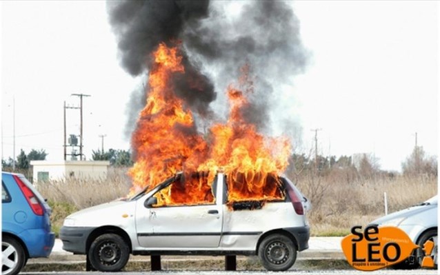 Θεσσαλονίκη: Φωτιά σε δύο αυτοκίνητα τα ξημερώματα - Media