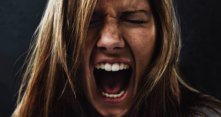 Έρευνα ανατρέπει τα δεδομένα: Ο θυμός βλάπτει περισσότερο την υγεία από τη θλίψη - Η σχέση με καρκίνο και καρδιαγγειακές παθήσεις - Media