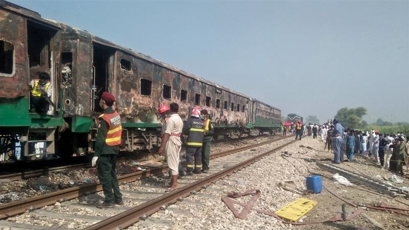 Πακιστάν: Τουλάχιστον 71 νεκροί από πυρκαγιά σε τρένο - Επιβάτες άναψαν γκαζάκι να μαγειρέψουν και εξερράγη (Video/Photos) - Media