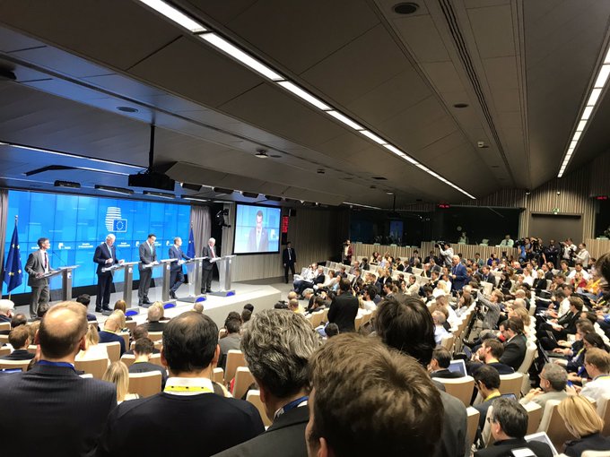 Σύνοδος Κορυφής: Ομόφωνη έγκριση συμφωνίας για Brexit - Στο βρετανικό κοινοβούλιο πλέον η... μπάλα - Media