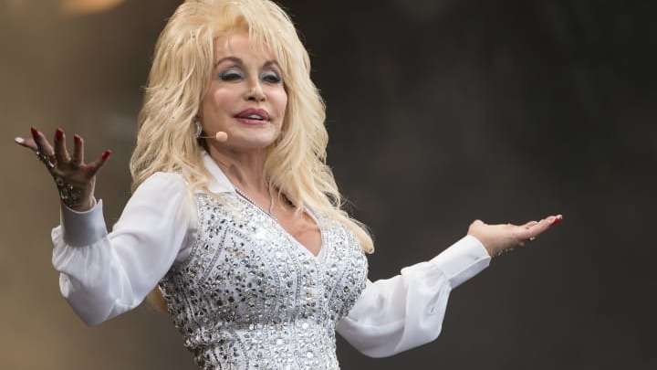 Ντόλι Πάρτον: Αυτές οι ηθοποιοί θα ήθελα να με υποδυθούν σε βιογραφική ταινία - Media