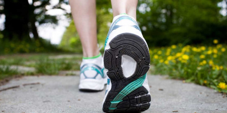 Περπατάτε αργά; Γερνάτε πιο γρήγορα! - Media