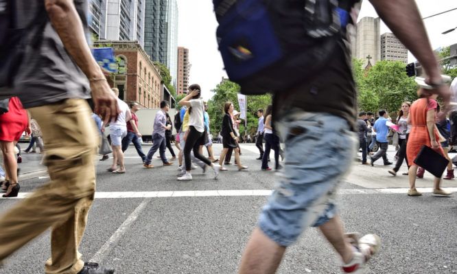 Δείτε πόσο έχετε γεράσει από τον τρόπο που... περπατάτε - Media