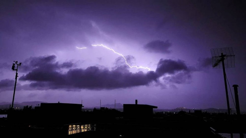 Κακοκαιρία: Το μαύρο σύννεφο που σκέπασε την Αττική - Νέα επιδείνωση τις επόμενες ώρες (Photos) - Media