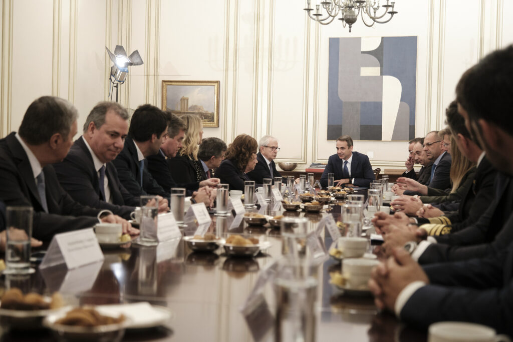 Δωρεά 10 ταχύπλοων περιπολικών σκαφών προς το ΛΣ από την Ένωση Εφοπλιστών - Συνάντηση με Μητσοτάκη - Media