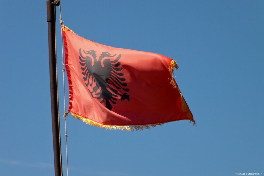 Κλιμακώνεται η πολύμηνη πολιτική κρίση στην Αλβανία - Ανοιχτή σύγκρουση Μέτα-Ράμα - Media