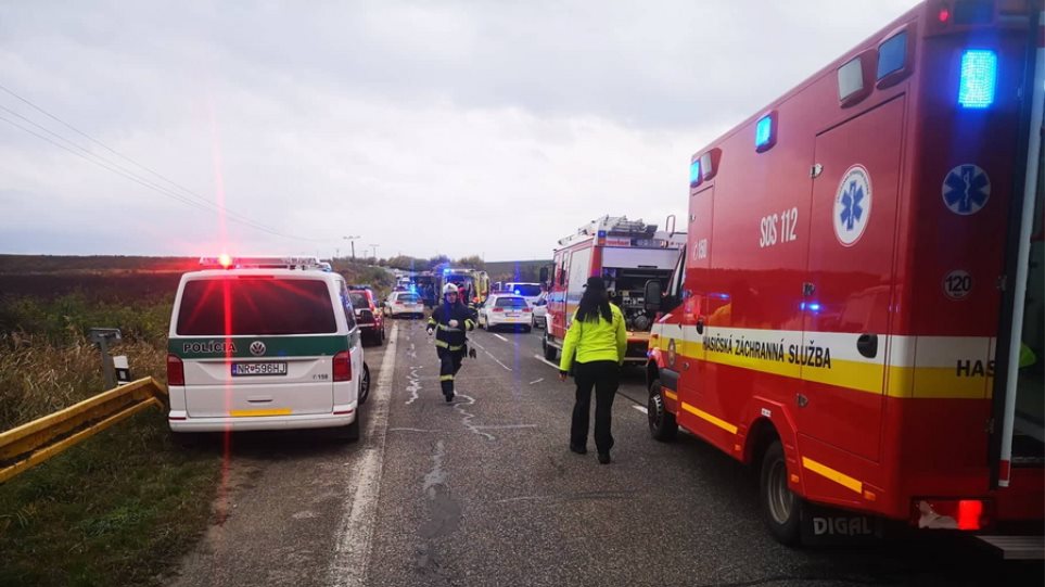 Σλοβακία: Λεωφορείο συγκρούστηκε με φορτηγό - Τουλάχιστον 12 νεκροί, πολλοί τραυματίες - Media