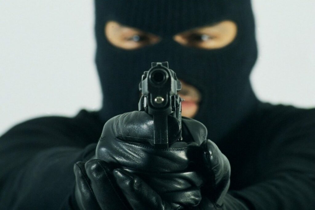 Διευθυντικό στέλεχος ξενοδοχείου κατέληξε ληστής σε σούπερ μάρκετ! - Media