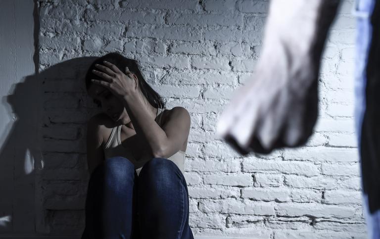 Συγκλονιστικό: Μία στις 16 έγκυες στην Ελλάδα θύμα ενδοοικογενειακής βίας - Media