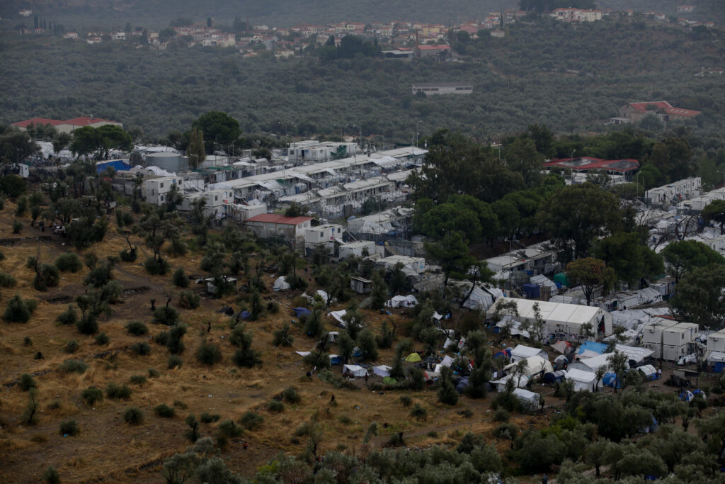 Εφιάλτης δίχως τέλος: Ξεπέρασαν τους 15.000 οι πρόσφυγες στη Μόρια - Media