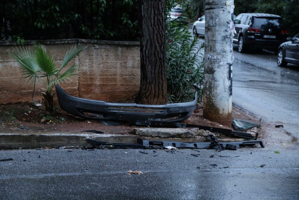 Τροχαίο με σχολικό στη Βούλα - Διακομίστηκαν παιδιά στο Παίδων (Photos) - Media