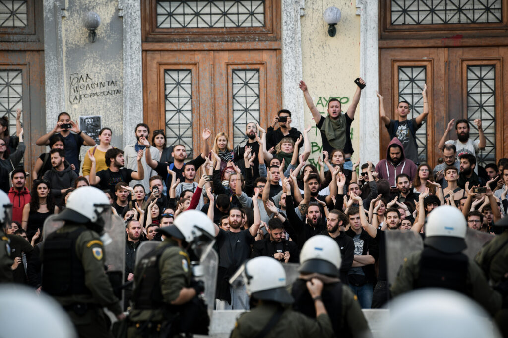 ΚΙΝΑΛ για τα γεγονότα στο Οικονομικό Πανεπιστήμιο: Κανείς δεν έχει το δικαίωμα να αμαυρώνει τον αγώνα των φοιτητών για δημοκρατία και ελευθερία - Media