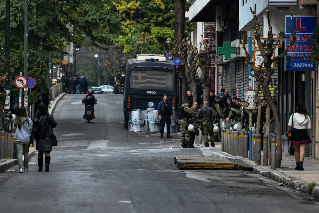 Βίντεο από την επιχείρηση της αστυνομίας σε πολυκατοικία στα Εξάρχεια (Video) - Media