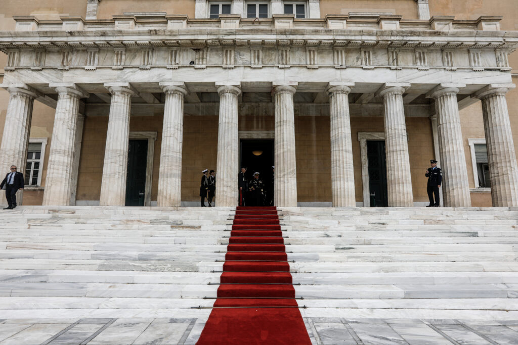 Βουλή: Κατατέθηκε ο προϋπολογισμός του 2020 - Πότε θα συζητηθεί - Media